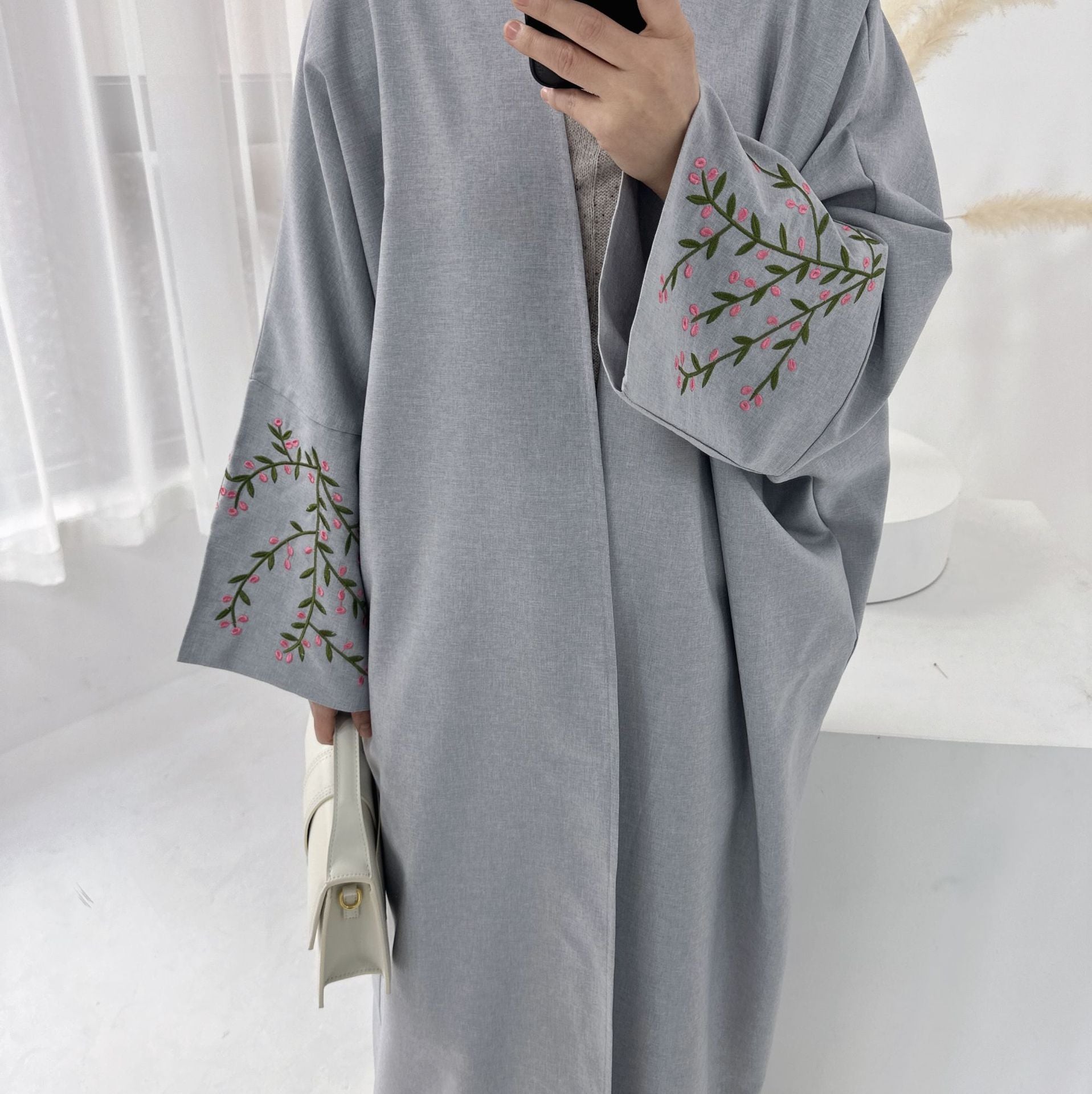 Cardigan Tia avec manche brodés fleurie - kanissah Collection Abaya Cardigan